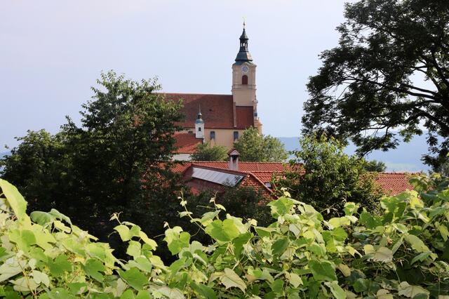 Der Wallfahrtskirche ist ein großer Teil der Chronik gewidmet.