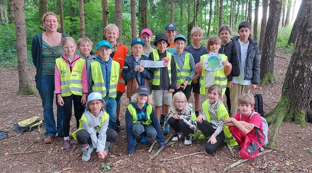 Erfolg und Anerkennung unter ihren Mitbestreiterinnen und Mitbestreitern sicherte sich die Volksschule Weißkirchen mit dem Projekt "Der Wald, das Klima und ich". | Foto: Land OÖ / Landeskorrespondenz