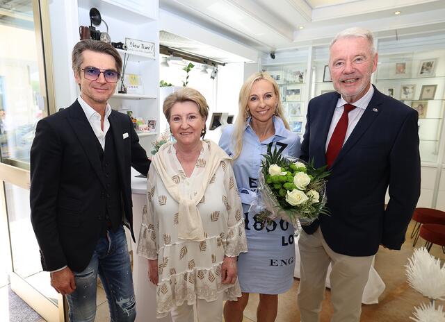 Manfred Böhm, Stadträtin Erika Buchinger, Silvia Schober und Bürgermeister Klaus Schneeberger. | Foto: Stadt Wiener Neustadt/Weller