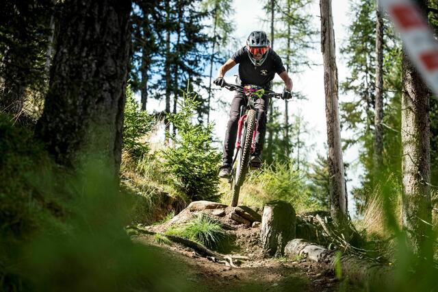 Mehrwert für die Gäste und die Region rund um den Reschenpass: Der neue Bikeführer ist für neun Euro in den Tourismusbüros rund um den Reschenpass erhältlich. | Foto: Manfred Stromberg