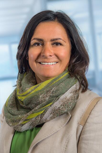 Diana Mair vom Pflegemanagement sucht nach engagierten und motivierten Mitarbeitern, die in den Nachtdiensten als Sitzwächter im Krankenhaus arbeiten möchten. | Foto: Klinikum Wels-Grieskirchen / Nik Fleischmann