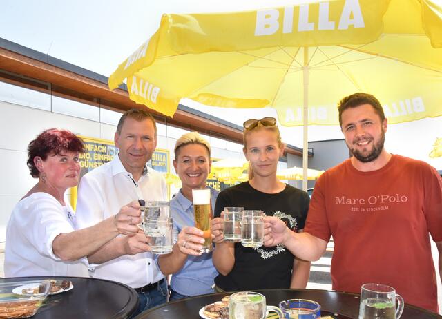 Bgm. Stefan Lang mit Sabine Rieder, Ilona Balikova und Kerstin Bogner, Lukas Frotzler | Foto: Herbert Schleich