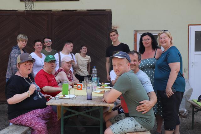 Das Tierheim und Schutzhof "Tierseelenhoffnung" feierte gemeinsam mit der Lebenshilfe Vöcklabruck ein Grillfest | Foto: BRS Vöcklabruck