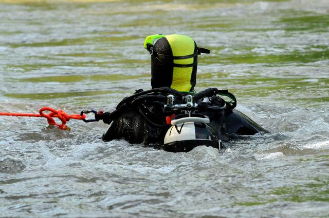 Derzeit befindet sich die Taucher der Berufsfeuerwehr Klagenfurt im Einsatz. (Symbolfoto) | Foto: stock.adobe.com/at/elmar gubisch