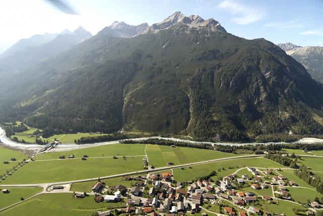 Der Lech schlängelt sich durchs ganze Tal, bis hinaus zur Grenze bei Füssen. | Foto: TVB Lechtal