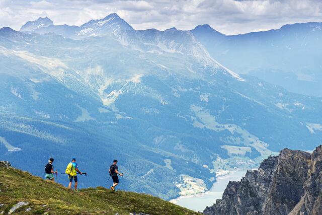 Läuferinnen und Läufer konnten auf gänzlich neu entwickelten Trails in fünf Tagen fünf Rennen durch fünf Erlebnisräume (Kaunertal, Tiroler Oberland, Samnaun, Nauders und Reschenpass) bestreiten.  | Foto: Terra Raetica Trails Tour Festival