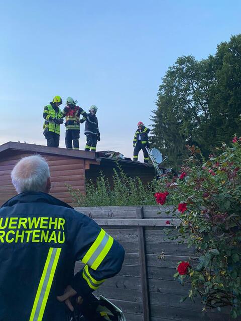 45 Florianis waren vor Ort um das Feuer zu löschen | Foto: Feuerwehr Neustift/Rosalia