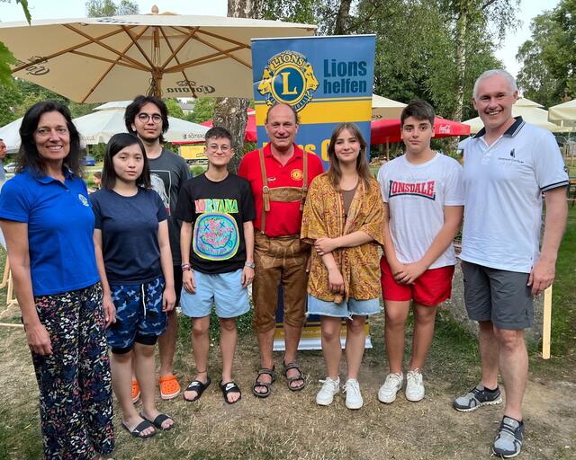 V. l.: Andrea Dobersberger, Trisha Fidela (Indonesien), Yigit Yilamz (Türkei), Christina (Spanien), Lions-Projektleiter Harald Dobersberger, Elzbieta (Polen), Andrea (Italien) und Lions-Präsident Gerald Mayrhofer. | Foto: Lions Club