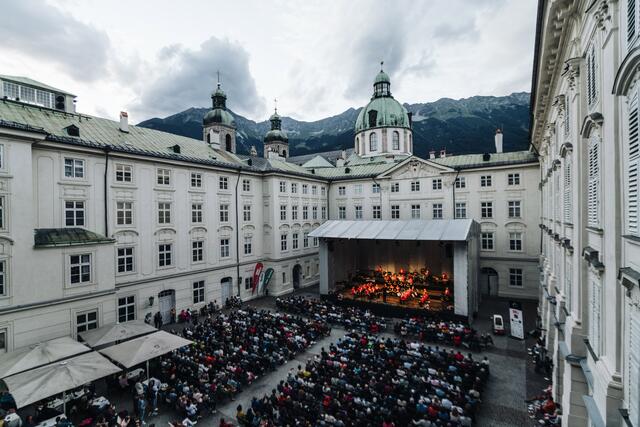 Zwischen den Mauern der Hoburg ist auch Platz für Kammermusik.  | Foto: Manfred Hassl