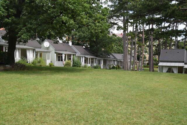 Stille, Ruhe, Idyll - die Waldkabanen im Föhrenwald sind ein kleines Paradies. Kein Wunder, dass die Warteliste dafür lang ist. | Foto: Katrin Pirzl