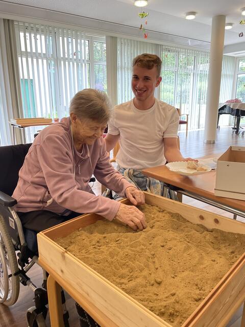 Frau Posch und ehemaliger Zivildiener Jonathan | Foto: Mater Salvatoris