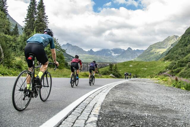 1.500 nationale und internationale Teilnehmer:innen stellen sich dem ARLBERG Giro. | Foto: Patrick Säly