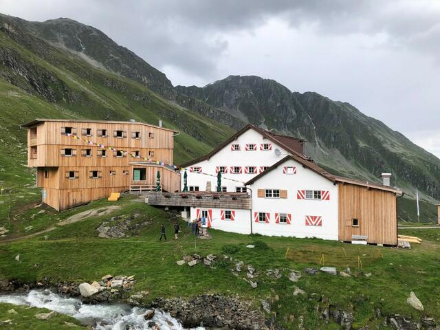 Die Neue Regensburger Hütte ist seit heuer die erste vegetarische Berghütte. Das sorgte für viele Schlagzeilen, bewährt sich aber, sagt der Hüttenwirt. | Foto: Kainz