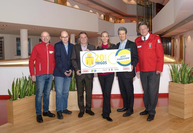 Caritas-Generalsekretär für Personal und Wirtschaft Franz Sturmlechner, Umwelt Management Austria- wissenschaftlicher Mitarbeiter René Bolz, Wirtschaftskammer NÖ-Präsident Wolfgang Ecker, respACT-Geschäftsführerin Daniela Knieling, Industriellenvereinigung NÖ-Präsident Thomas Salzer und Rotes Kreuz NÖ-Präsident Josef Schmoll. | Foto: Anja Grundböck