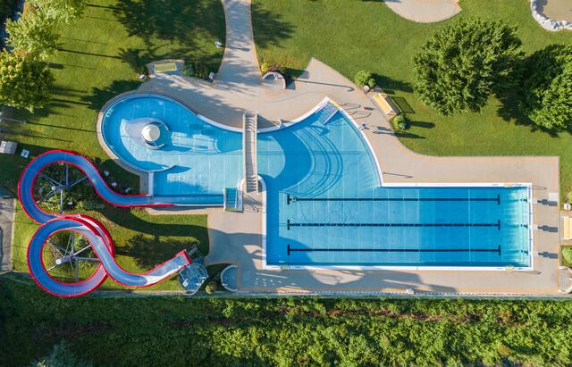 Das Freibad Niklasdorf aus der Vogelperspektive | Foto: Gaube