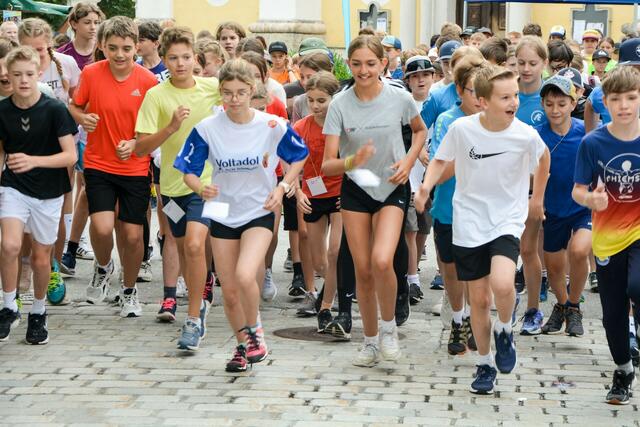Start für den Benefizlauf im Ortszentrum. | Foto: P. Pitterl