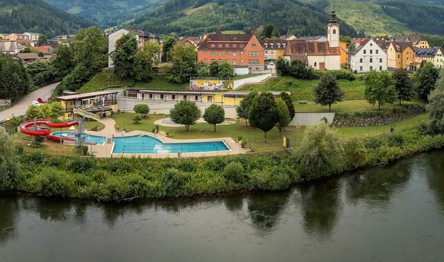 Das idyllisch an der Mur gelegene Freibad Niklasdorf. | Foto: Gaube