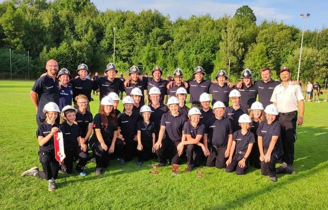 Eine beachtliche Bilanz präsentierten die fleißigen Bewerbsteilnehmerinnen und Bewerbsteilnehmer der beiden örtlichen Feuerwehren zum Abschluss der Saison am Landesfeuerwehrbewerb. | Foto: FF Bad Wimsbach-Neydharting/FF Bergham-Kösslwang