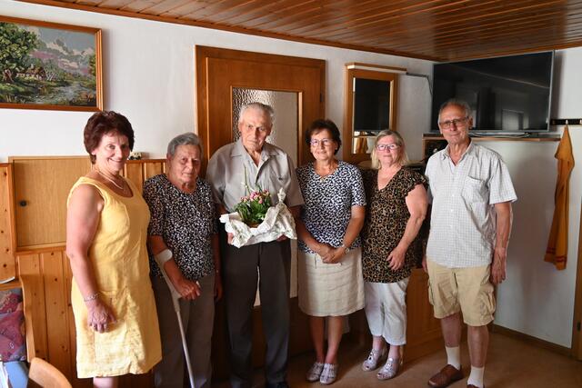v.l.n.r.: Bgm. Ludmilla Etzenberger, Hermine &amp; Karl Völker, Maria Rumpelmayer (Pfarrgemeinderat), Maria Loidl (Bauernbund) Josef Etzenberger (Bauernbund) | Foto: Stadtgemeinde Gföhl