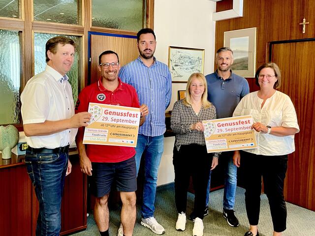 Bürgermeister Johann Heisz, Dietmar Csitkovics von BLOP!, Patrick Perkovits vom Habe Dere, Mary Bauer vom Stadtmarketing, Amtsleiter Christian Stibi und Barbara Buchinger von BLOP! | Foto: Verein BLOP!