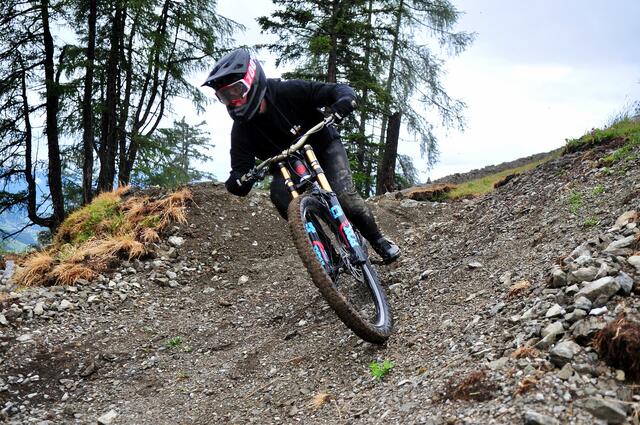 Für jedes Niveau ist etwas dabei: Die Biker finden im Bikepark Innsbruck auf Götzner Seite beste Bedingungen. | Foto: Hassl