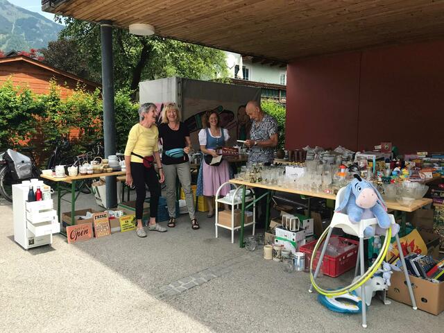 Erfolgreicher Flohmarkt in der Lebenshilfe-Werkstätte Bad Ischl dank vieler ehrenamtlicher Helfer.  | Foto: Lebenshilfe OÖ