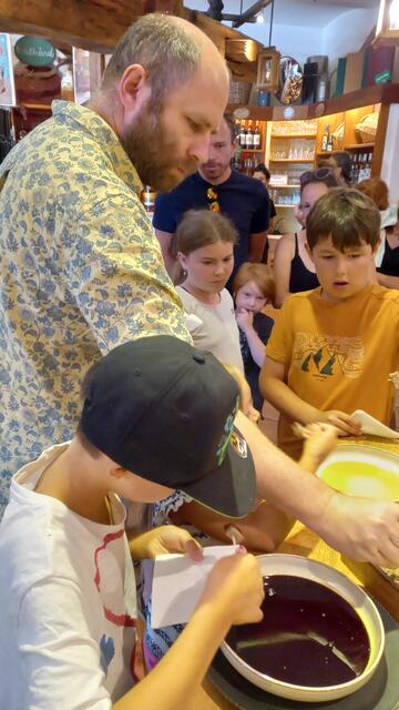 Neugierige und hungrige Besucher nach der Führung | Foto: Birgit Lichtenberger