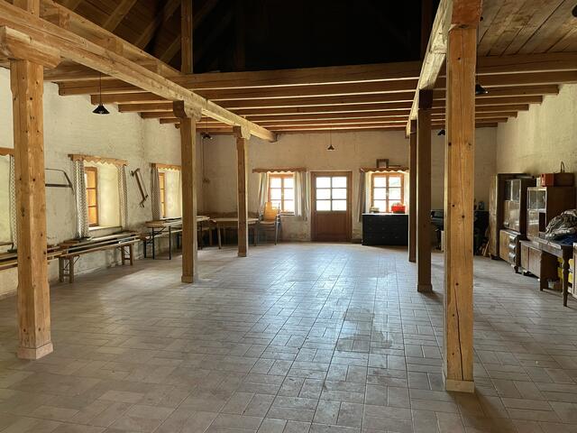 Im großen Saal finden regelmäßige Aktivitäten statt.