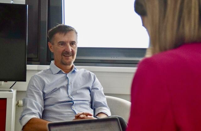 Landesrat Martin Zauner (FPÖ) mit Chefredakteurin Julia Hettegger | Foto: Carmen Kurcz