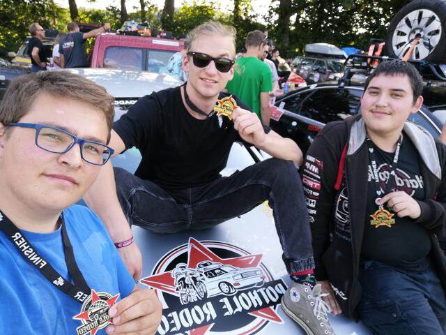 Die Welser Maturanten Max, Moritz und Robin auf ihrer Rallye-Fahrt rund um Österreich. | Foto: Mitterhuber