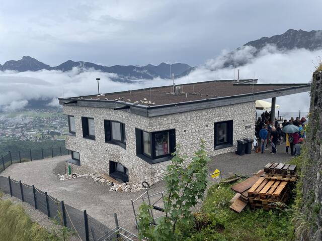 Die Bergstation des neuen Schrägaufzugs, hoch über dem Reuttener Talkessel. | Foto: Reichel