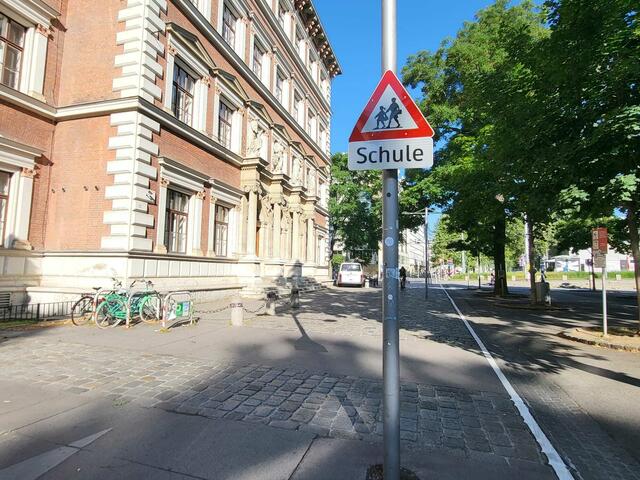 Eine Begegnungs- und Fairnesszone soll hier für mehr Sicherheit für Kinder sorgen.  | Foto: Salme Taha Ali Mohamed
