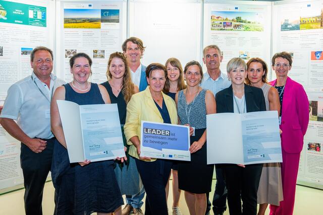 Die drei Leader-Regionen aus dem Bezirk Vöcklabruck wurden offiziell anerkannt.
 | Foto: Jakob Kreinecker / infilmity