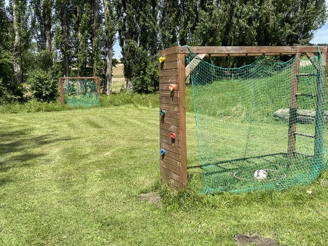 Am Spielplatz gibt es viel zu entdecken.