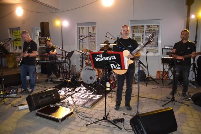 The Burnouts sorgten musikalisch für Stimmung. | Foto: Michael Strini