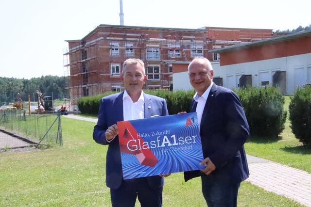 In Olbendorf werden punktuell Glasfaserleitungen verlegt, etwa zum im Bau befindlichen Pflegeheim-Zubau (Bild) oder zur Gartner-Wohnsiedlung. | Foto: Martin Wurglits