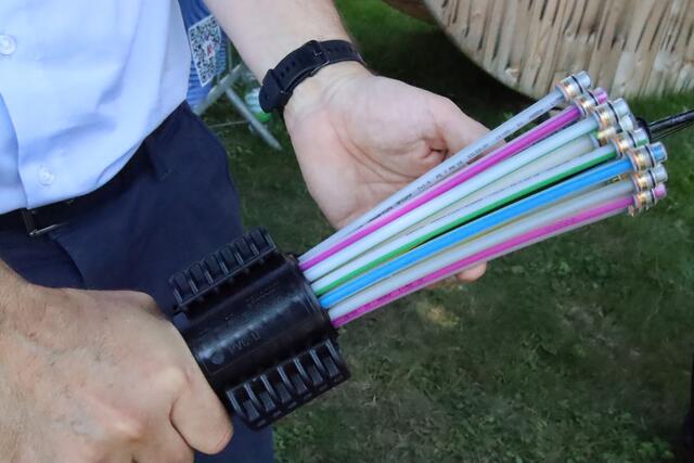 Glasfaser schafft Übertragungsdaten von bis zu 1.000 Megabit pro Sekunde, ein Vielfaches dessen, was mit der gängigen Kupferkabel-Technologie möglich ist. | Foto: Martin Wurglits