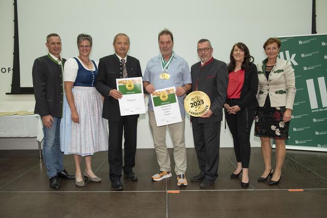 Brot-Spezialist Friedrich Dunst aus Neustift bei Güssing (MItte) holte bei der Lebensmittelprämierung der steirischen Landwirtschaftskammer den Landessieg mit einem Einkornkrusten-Brot. | Foto: Landwirtschaftskammer