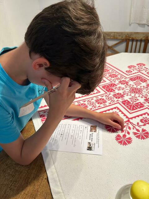 Ferienpass-Aktion 2023: Mädchen und Buben besuchten die Heimatstube Pabneukirchen.  | Foto: Josef Lumetsberger