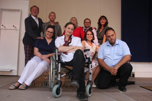 Das Ensemble bereitete dem Publikum einen heiteren Abend. | Foto: Mold