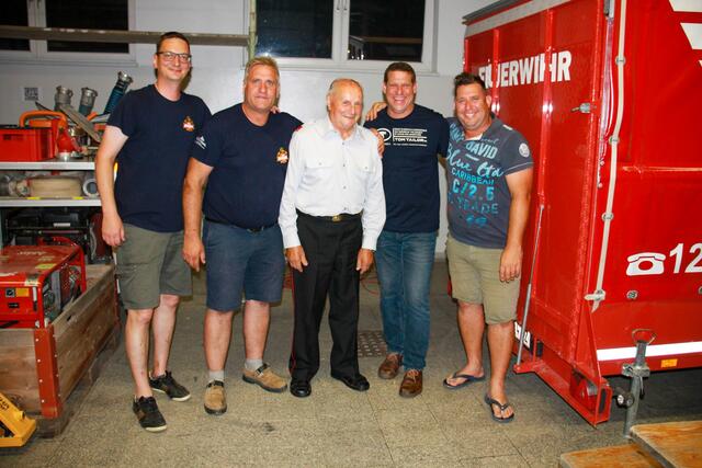 Drei Feuerwehrjubilare gefeiert: Kmdt Christoph Zimmermann, Markus Preisinger, Herbert Unger, Bgm. Jürgen Resch und Christoph Preisinger | Foto: Feuerwehr Litzelsdorf/Alexander Flaschberger