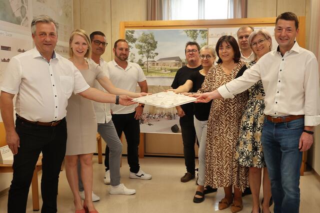 In der Marktgemeinde Kirchbach-Zerlach wurde das architektonische Siegerprojekt für das neue Begegnungszentrum vorgestellt. | Foto: schmidbauer