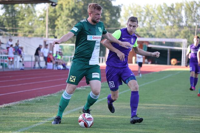 Spielszenen aus der Partie Esternberg vs. Kopfing.  | Foto: Reinhard Schröckelsberger