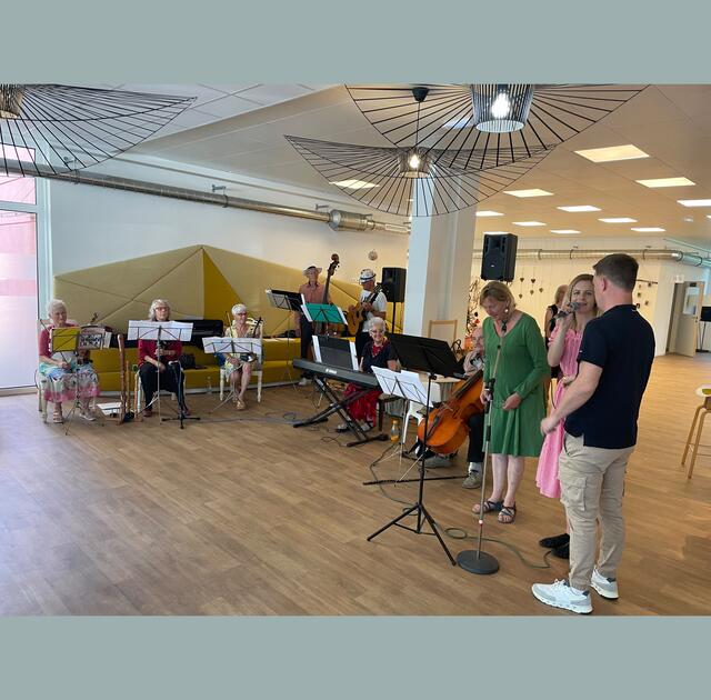 Ensemble SoSiWi mit Ingeborg Rupitsch, Karin Rumpler, Gerlinde Frauer, HAns GAsser Ali Seger, Penelope Kircher, Heinz Beier, Karin Perauer, Gerith Sommer und Helmut | Foto: Fotos Peter Rupitsch
