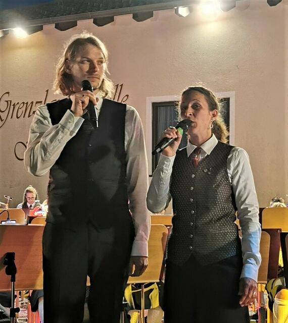 Martin Mairinger und Stephanie Stift sangen im Duett.