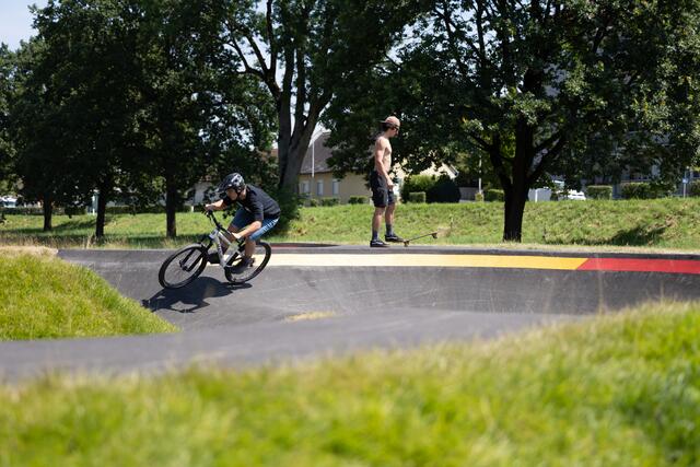 Garantiert keine Langeweile kommt auf den Pumptracks der Region auf.  | Foto: Klara Tischler