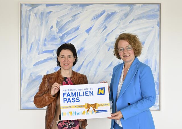 Familien-Landesrätin Christiane Teschl-Hofmeister und Barbara Trettler, Geschäftsführerin der NÖ Familienland GmbH. | Foto: NLK Filzwieser