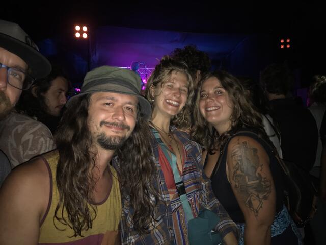 Chris und Sarah aus Villach genossen an beiden Tagen beste Musik bei Kaiserwetter. Exil-Villacherin Sandra (Mitte) ist extra aus Wien für das Woodstockenboi Festival angereist. | Foto: MeinBezirk.at