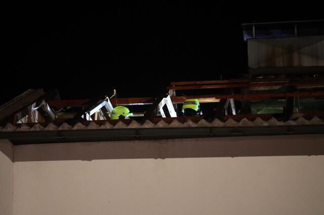 Ein heftiges Gewitter führte in der Region Wels und Wels-Land zu eine totalen Stromausfall sowie zu zahlreichen Einsätzen der Feuerwehr. | Foto: laumat.at