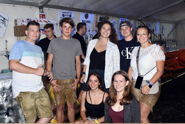 Viele Besucherinnen und Besucher feierten mit der Landjugend. | Foto: Regionalmedien